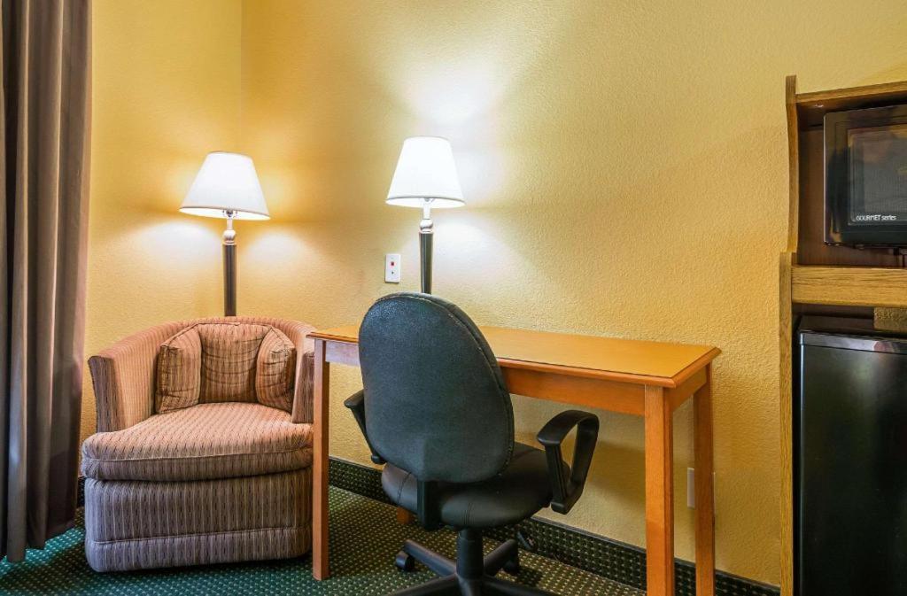Quality Inn & Suites Franklin Екстер'єр фото